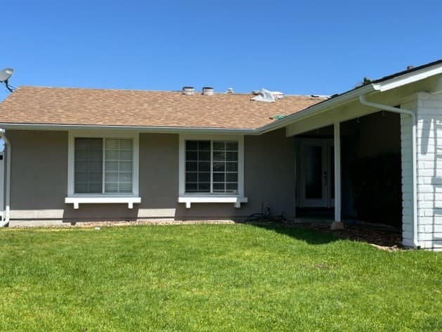 picture of a front of a home with new gutters 